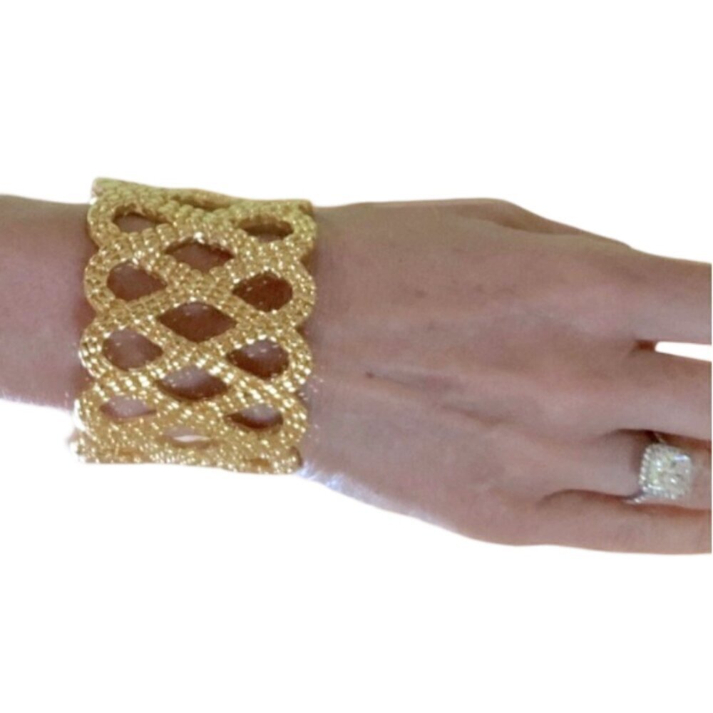 🆕 LILLY PULITZER Gold Tone Beautiful weave cuff Bracelet 😍